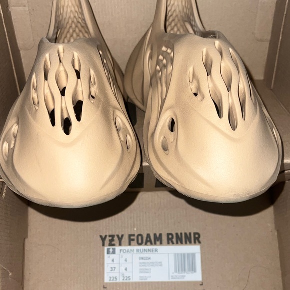 Adidas YZY Foam Runner Tan Slip-Ons - Picture 1 of 3